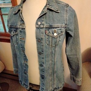 Vintage woman's Levi's red tab jean jacket size 6
